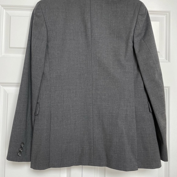 Boys Joseph Abboud size 16 grey wool suit in excellent used condition! - Picture 2 of 5